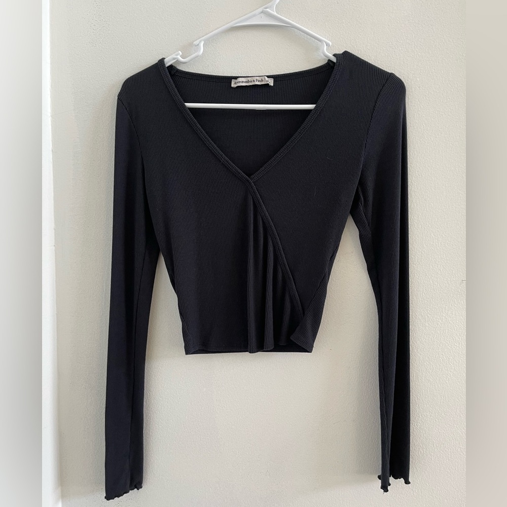 Abercrombie & Fitch v neck long sleeve shirt